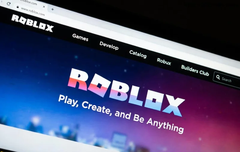 Voorbeeld van een succesvolle Roblox sponsored game ad op mobiel